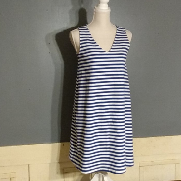 Old Navy Dresses & Skirts - 🔴Old navy blue pin striped dress